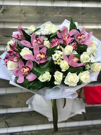 Букет цветов из: Розы и Хризантемы в Поселке совхоз имени Ленина