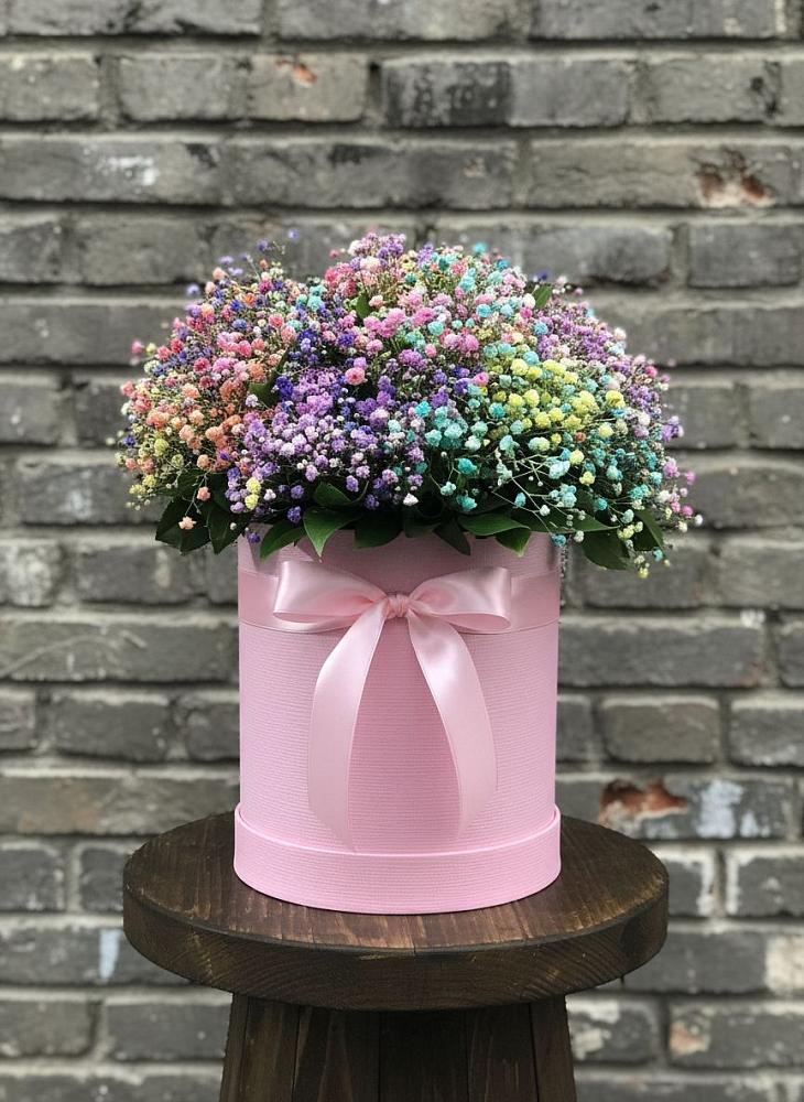 Цветочная композиция из Гипсофила и Розы в шляпной коробке в Поселке совхоз имени Ленина