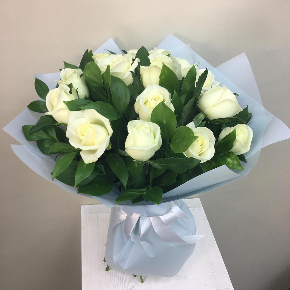Букет 15 Белых роз Проуд в Поселке совхоз имени Ленина