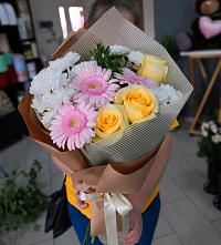 Букет цветов из:  Герберы, Розы и Хризантемы в Поселке совхоз имени Ленина