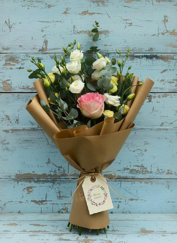 Букет цветов из: Розы и Лизиантусы в Поселке совхоз имени Ленина