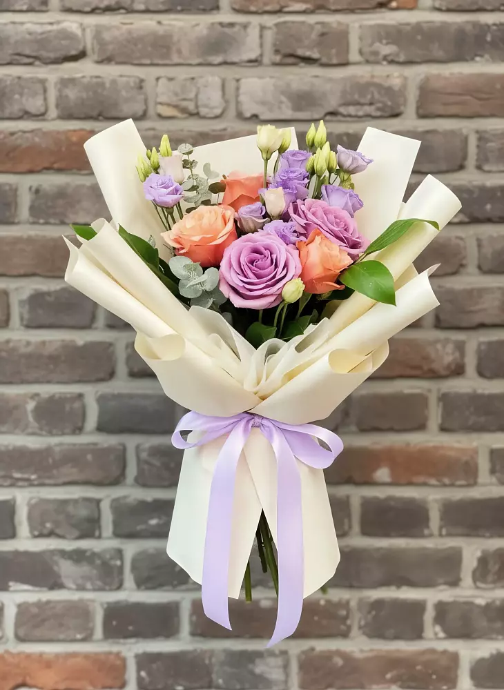 Букет цветов из: Лизиантусы и Розы в Поселке совхоз имени Ленина