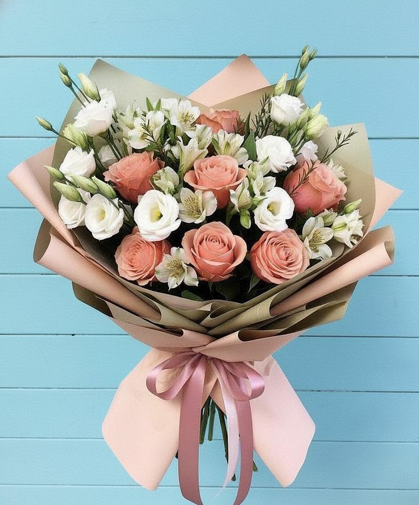 Букет цветов из: Розы, Альстромерии и Лизиантусы в Поселке совхоз имени Ленина