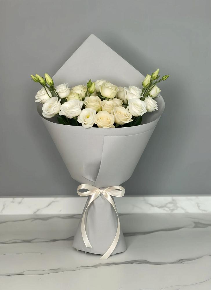 Букет цветов из: Розы и Лизиантусы в Поселке совхоз имени Ленина