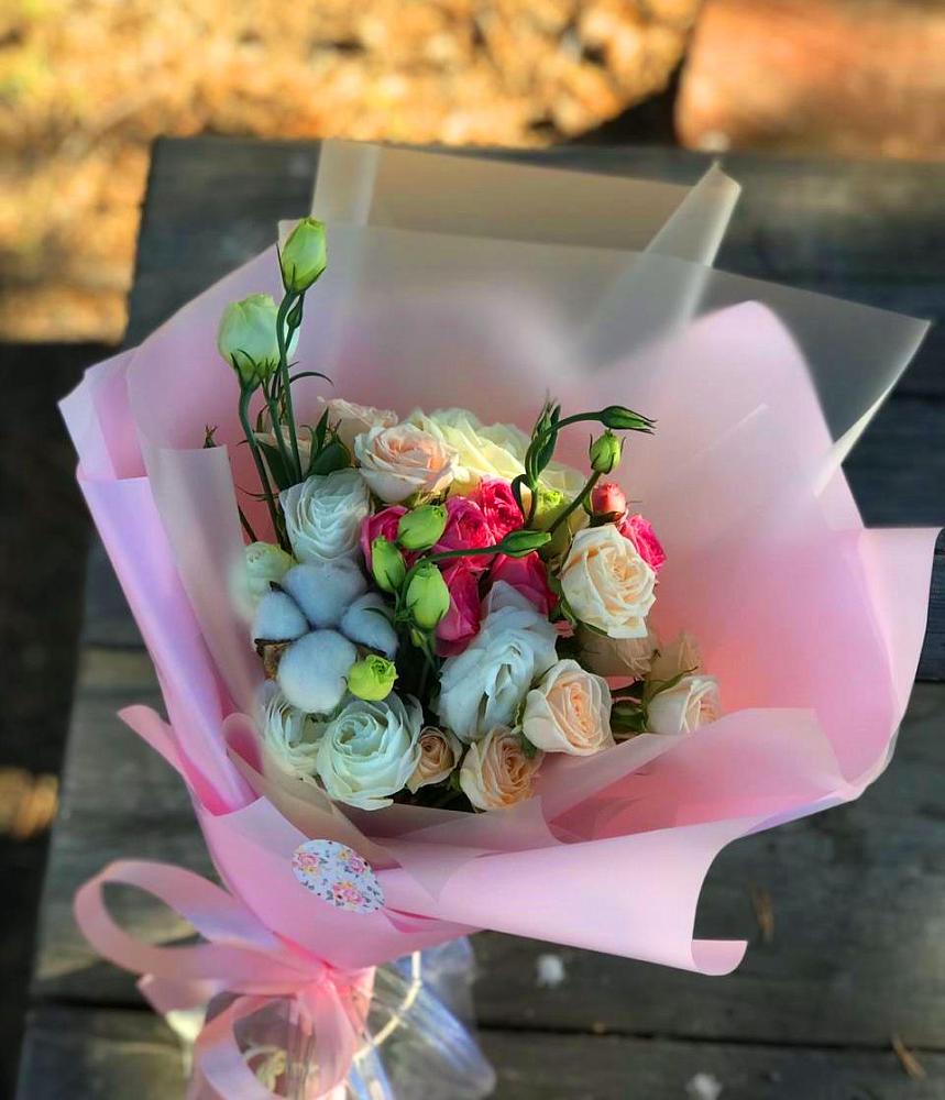 Букет цветов из: Розы и Лизиантусы в Поселке совхоз имени Ленина