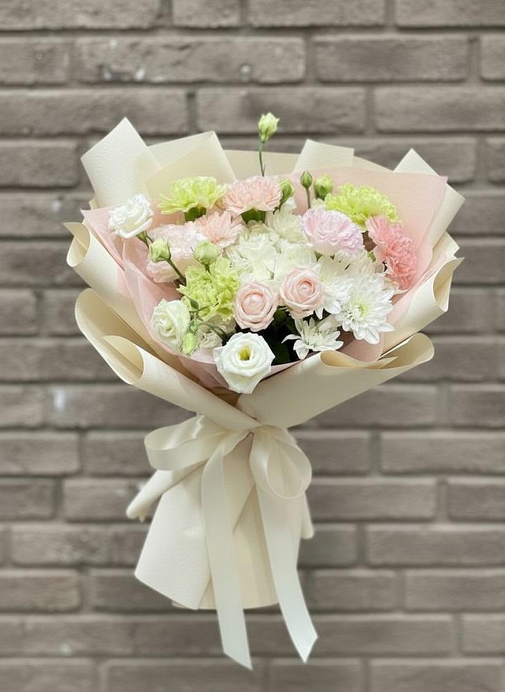 Букет цветов из: Гвоздики, Розы, Лизиантусы и Хризантемы в Поселке совхоз имени Ленина