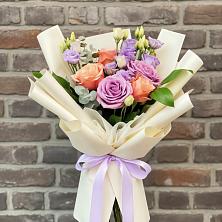 Букет цветов из:  Лизиантусы и Розы в Поселке совхоз имени Ленина