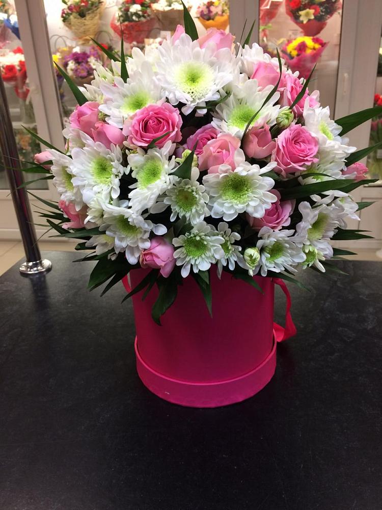 Цветочная композиция из Розы и Хризантемы в шляпной коробке в Поселке совхоз имени Ленина