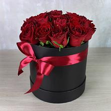 Цветочная композиция из Розы в шляпной коробке #REPLACE_PRED# Поселке совхоз имени Ленина