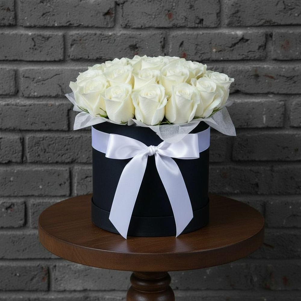 Цветочная композиция из Розы в шляпной коробке в Поселке совхоз имени Ленина