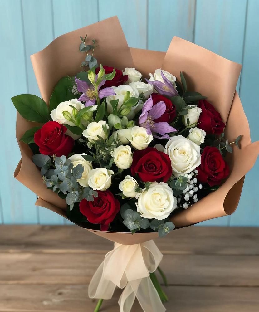 Букет цветов из: Розы и Альстромерии в Поселке совхоз имени Ленина